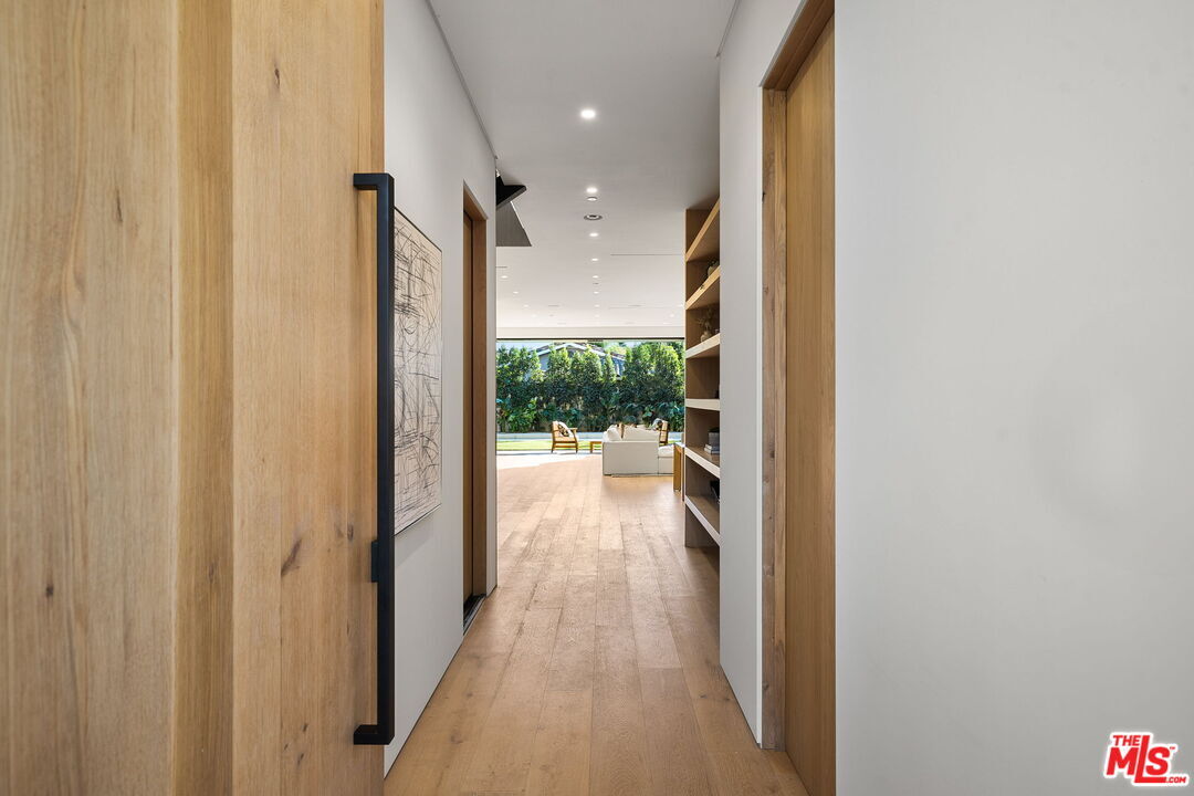 Property Photo: 14758 Morrison St CA 91403
