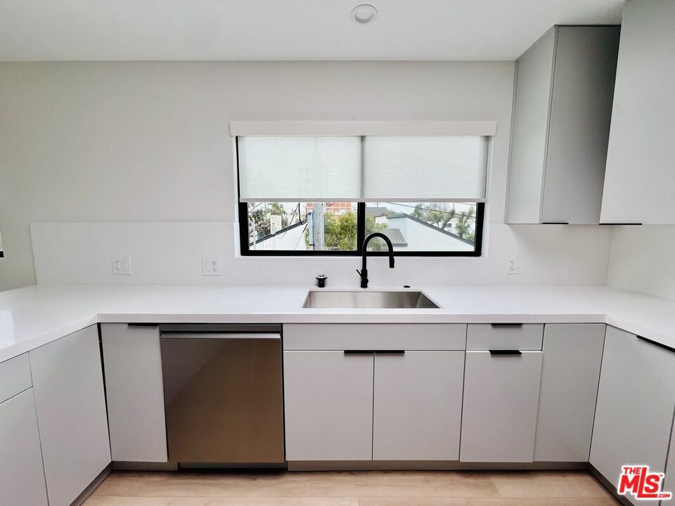 Property Photo: 205 N Venice Blvd CA 90291