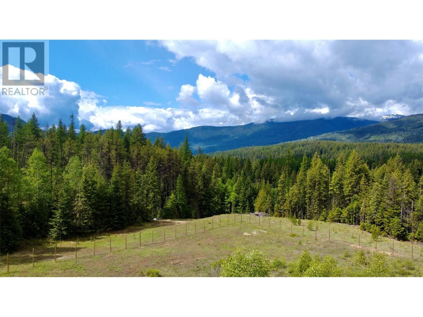 Photo de la propriété:  2707 Pass Creek Road  BC V0G 1H2 