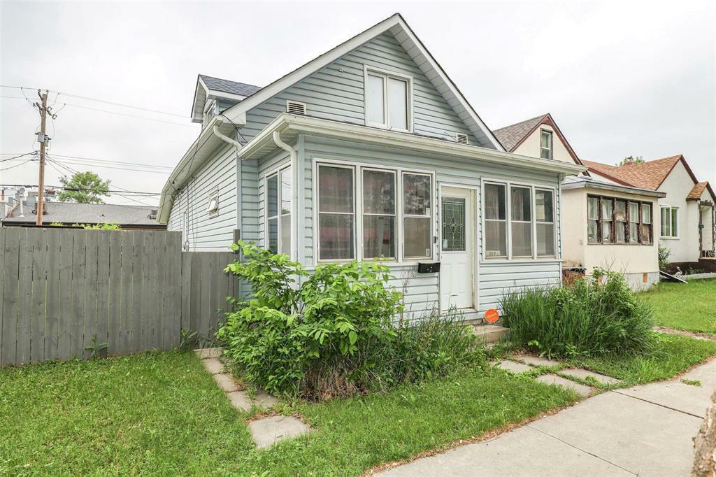 Property Photo: 127 Melrose Avenue East MB R2C 0A8