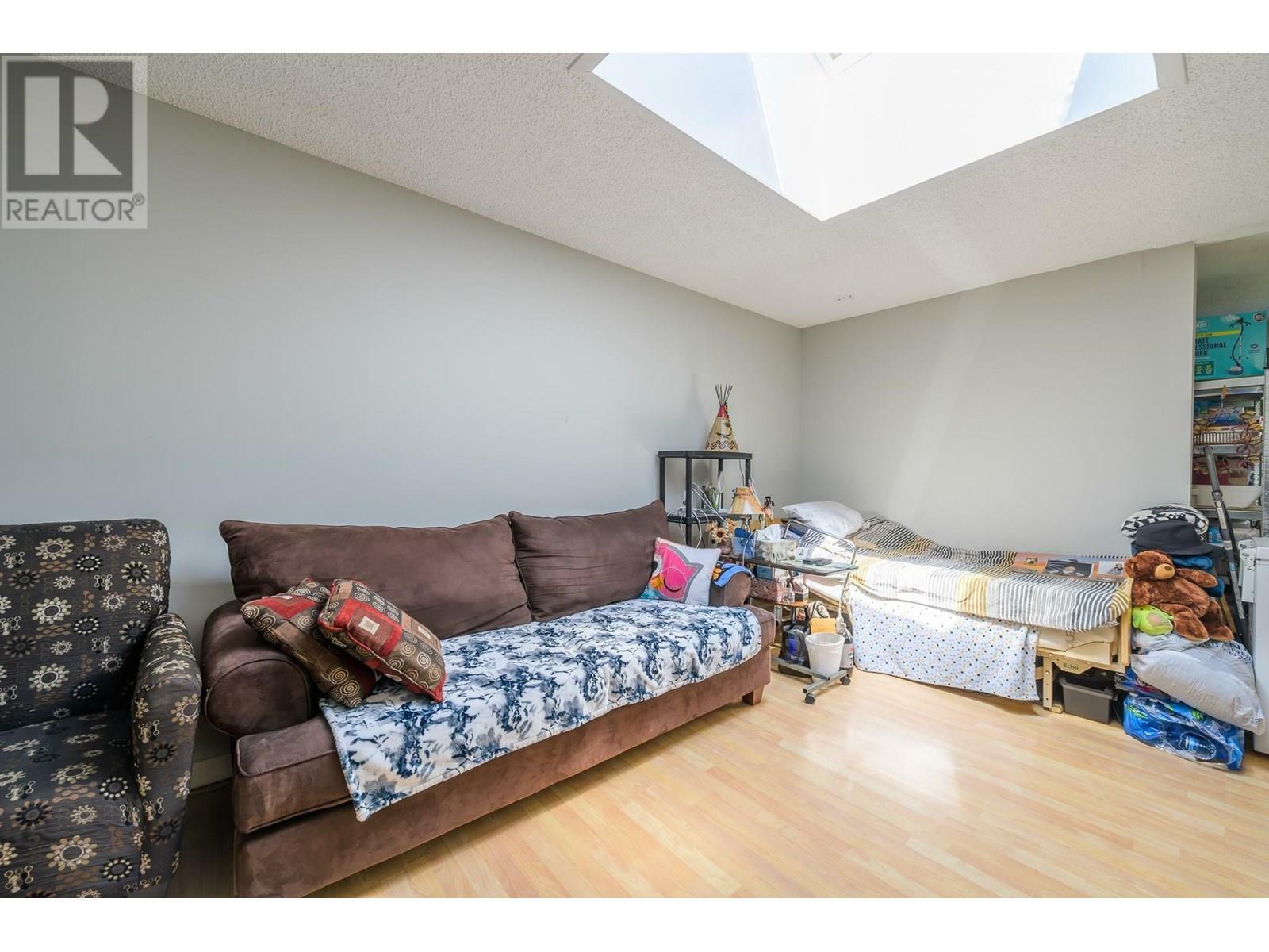 Property Photo: 1144 Pembroke Avenue BC V2B 7W6