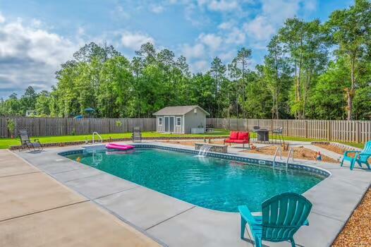 Property Photo: 2405 Dakota Way FL 32536