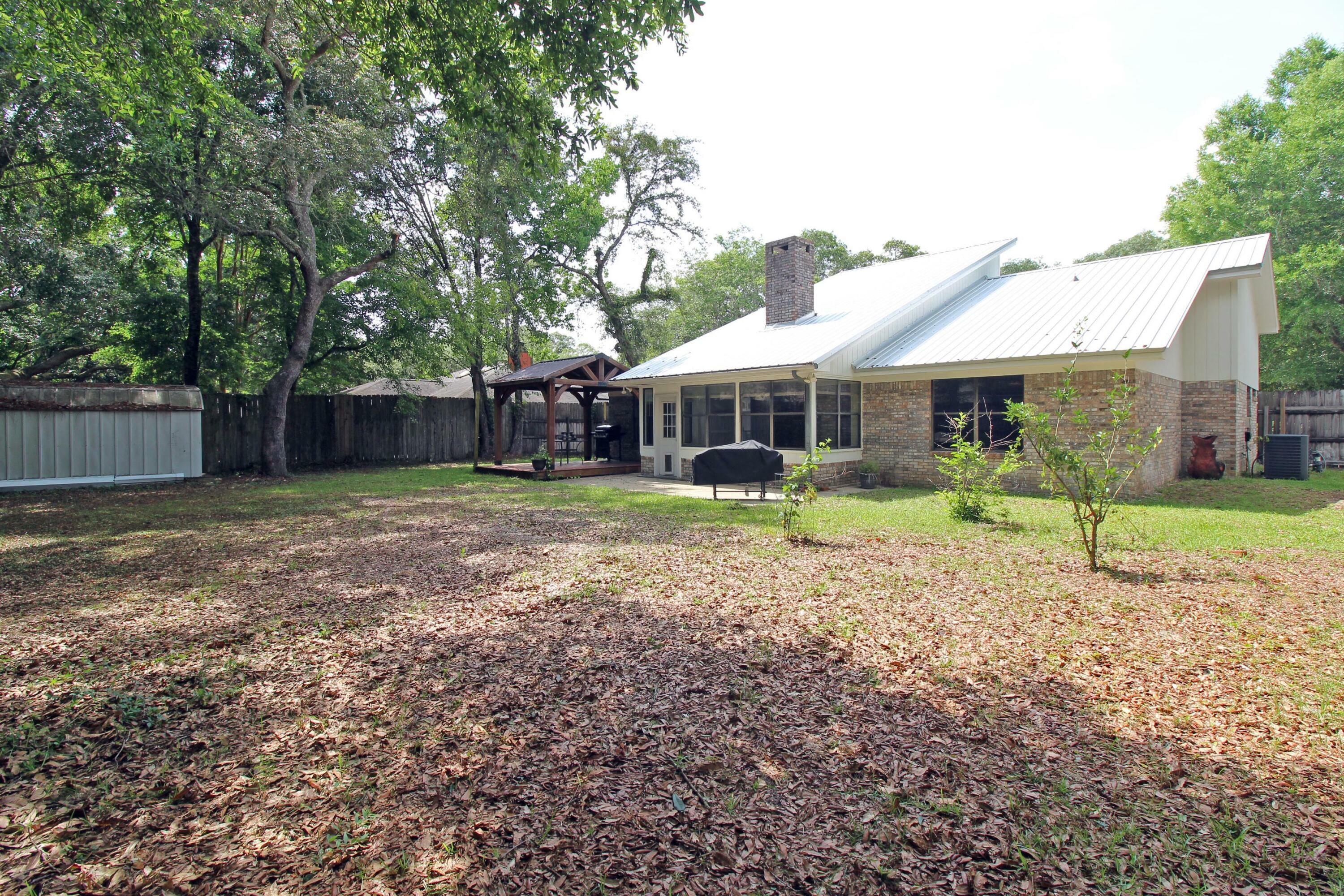 Property Photo: 1306 Rosewood Way FL 32578