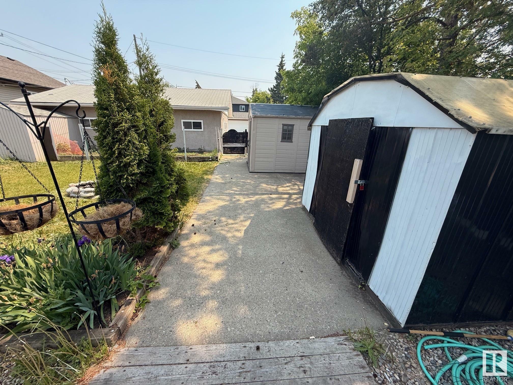Photo de la propriété: 10341 158 Street NW AB T5P 2Y4
