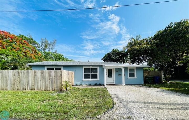Property Photo: 100 NE 12th St FL 33304