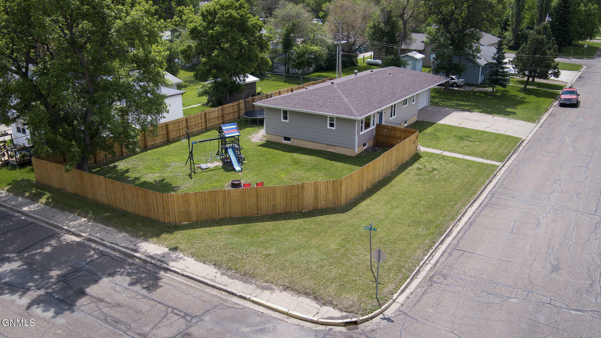 Property Photo: 101 S Lincoln Ave ND 58530