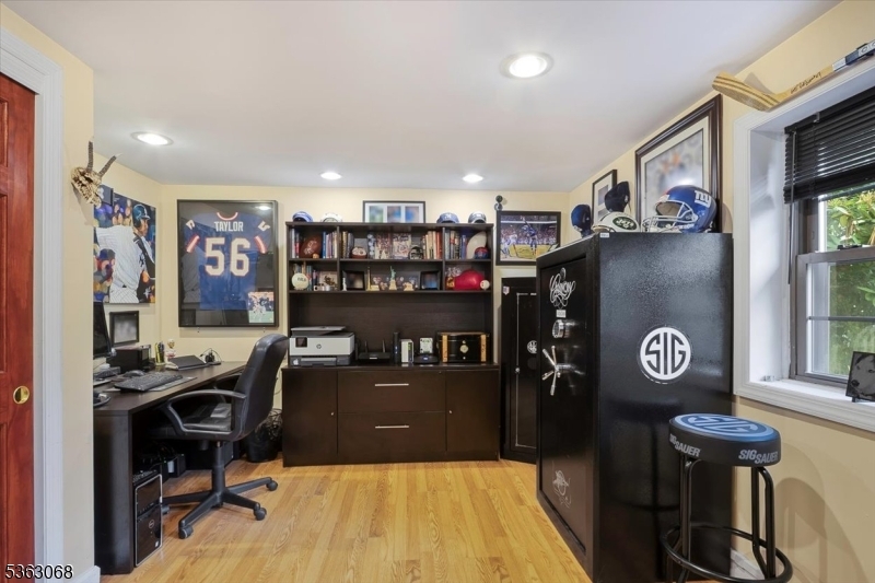 Property Photo: 5 Edgewood Ct NJ 07456