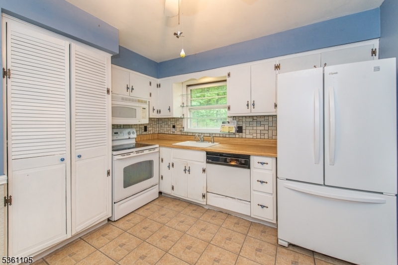 Property Photo: 30 Woodland Ct NJ 07405