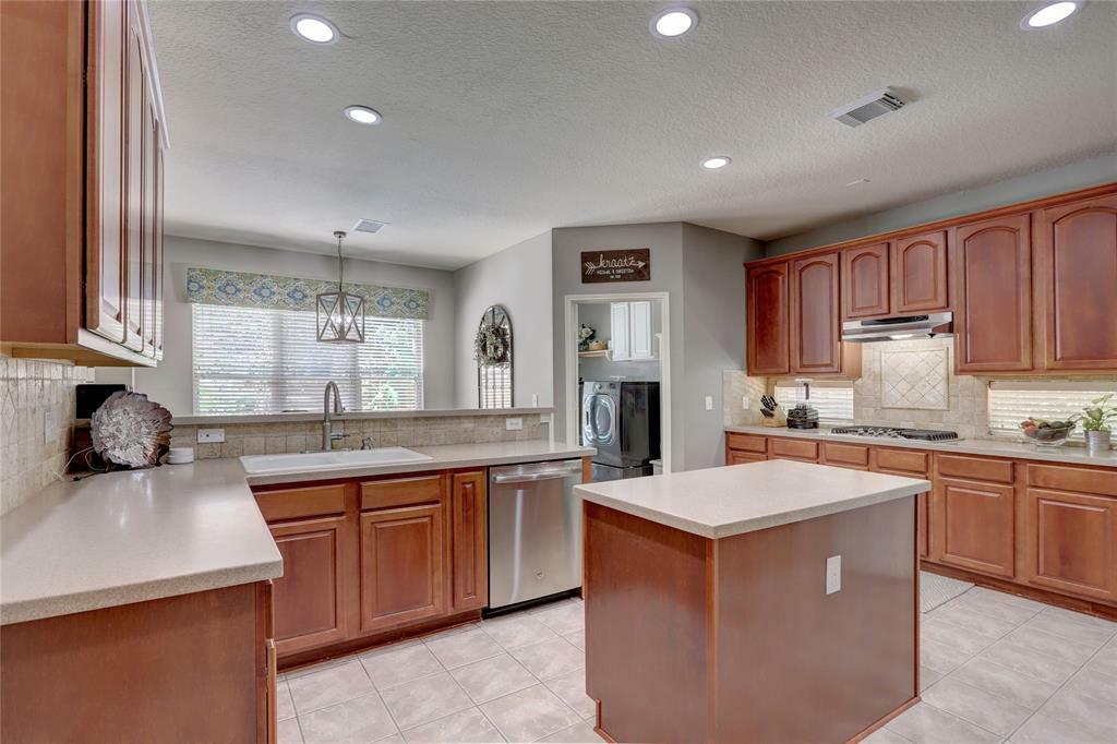 Property Photo: 19 S Linton Ridge Circle TX 77382