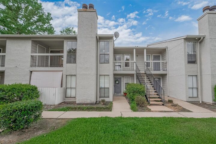 Property Photo: 17331 Red Oak Drive 36 TX 77090