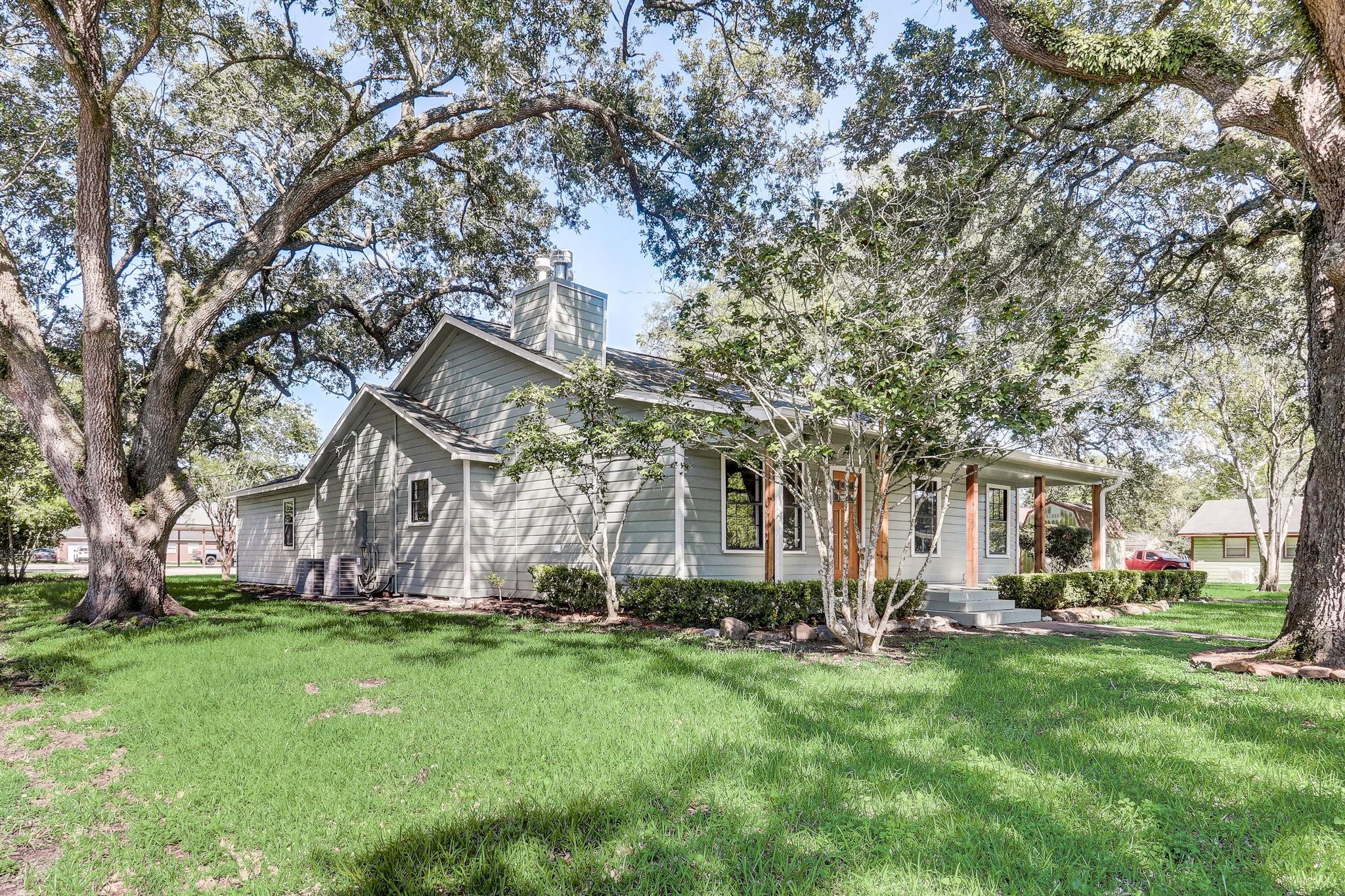 Property Photo: 707 N Main Street TX 77535