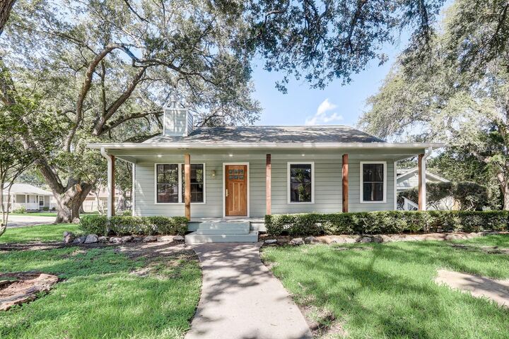 Property Photo:  707 N Main Street  TX 77535 