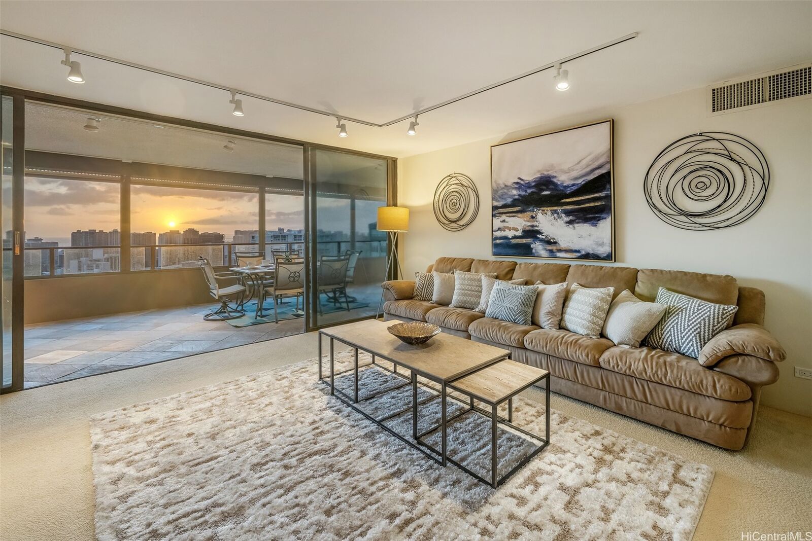 Property Photo: 583 Kamoku Street Ph7 HI 96826