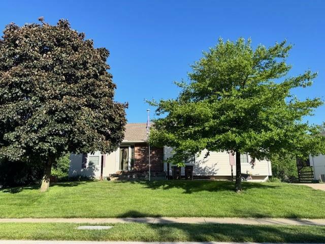 Property Photo:  811 S Park Drive  MO 64083 