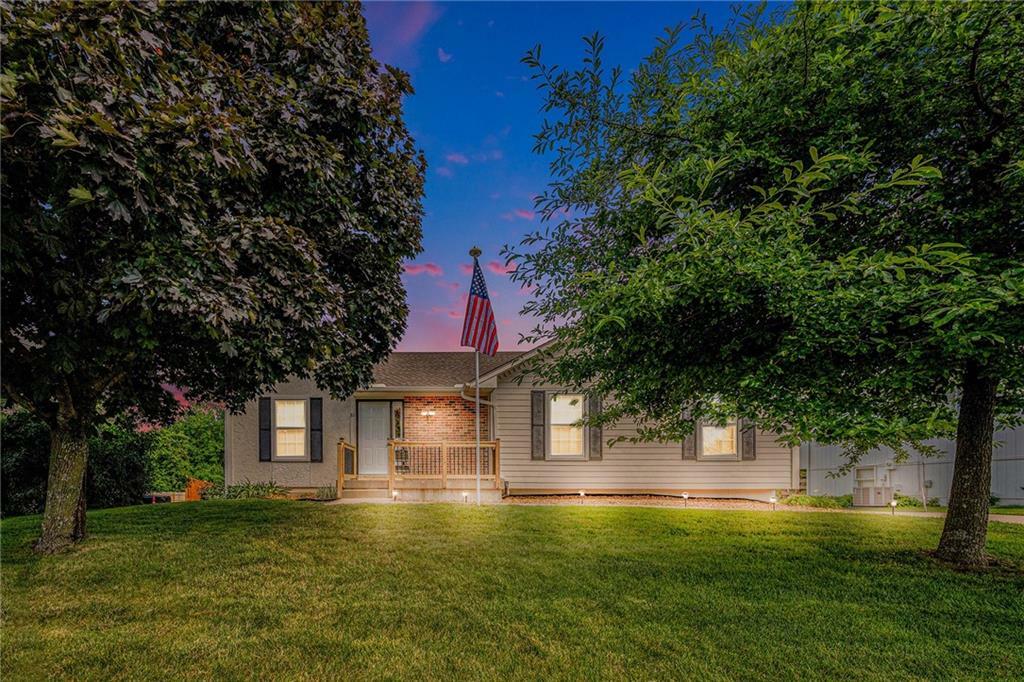 Property Photo:  811 S Park Drive  MO 64083 