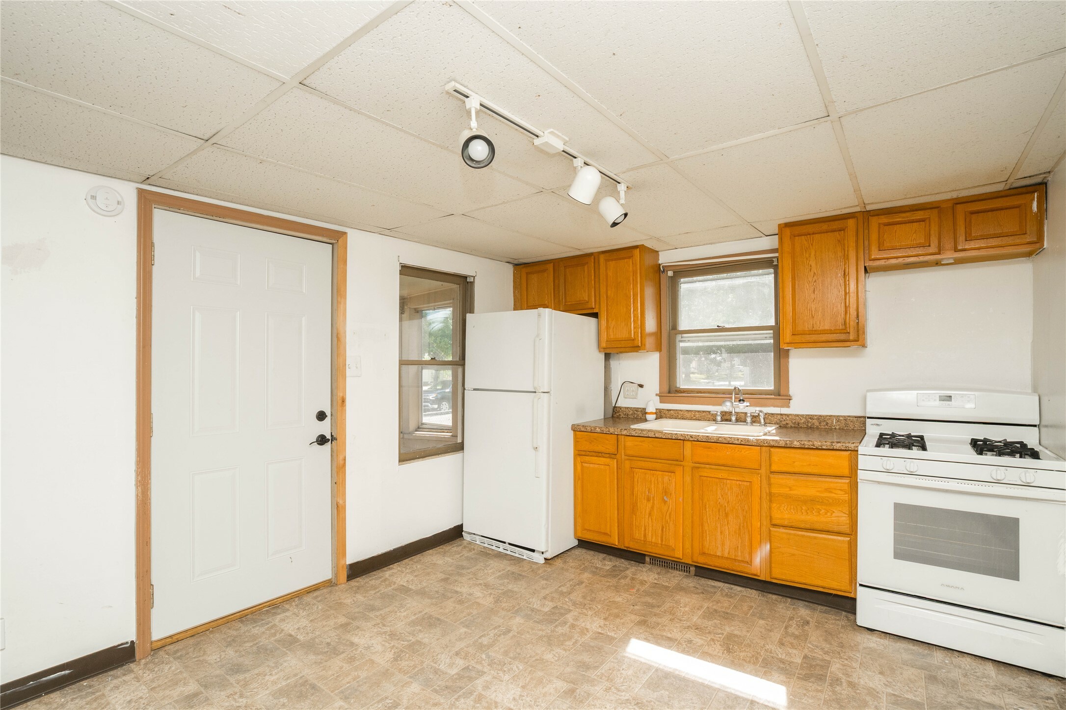 Property Photo: 2420 Maple Street IA 50317