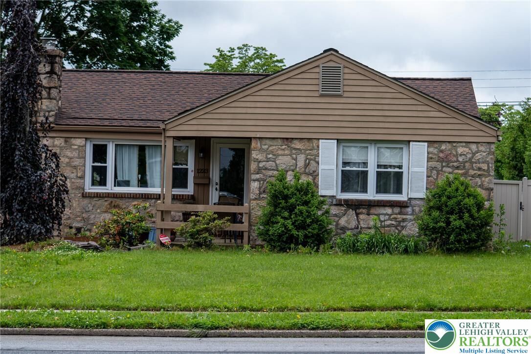 Property Photo: 1223 Eaton Avenue PA 18018