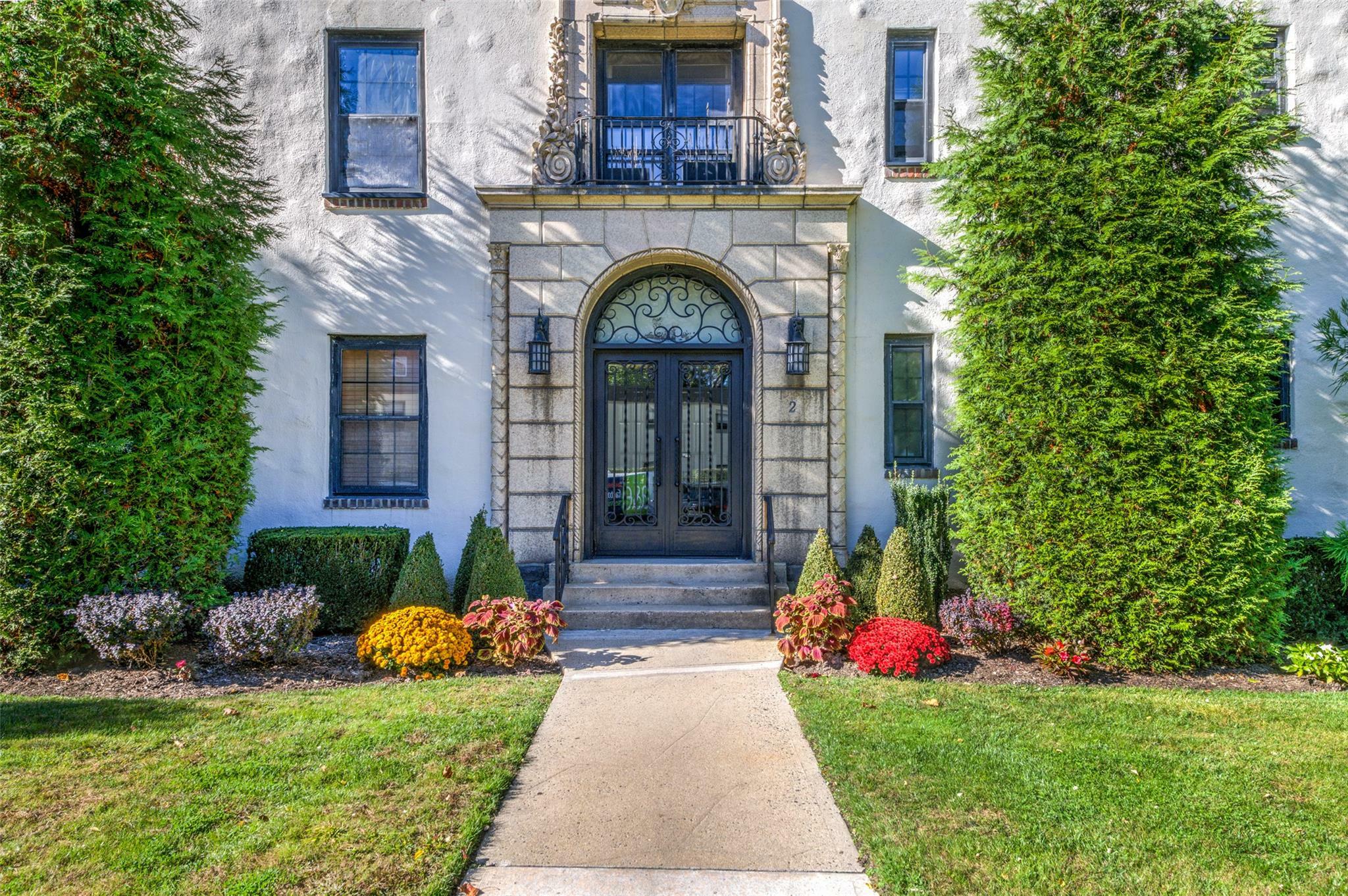Property Photo: 1273 North Avenue Avenue 5C Building 2 NY 10804
