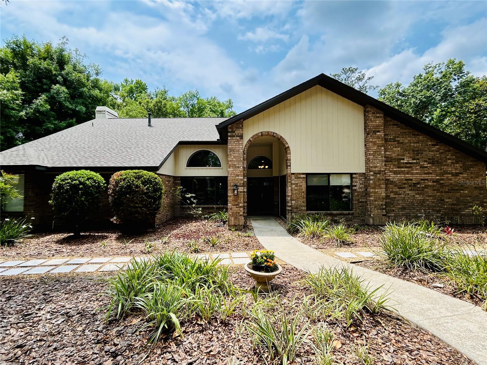 Property Photo: 4321 NW 12th Place FL 32605
