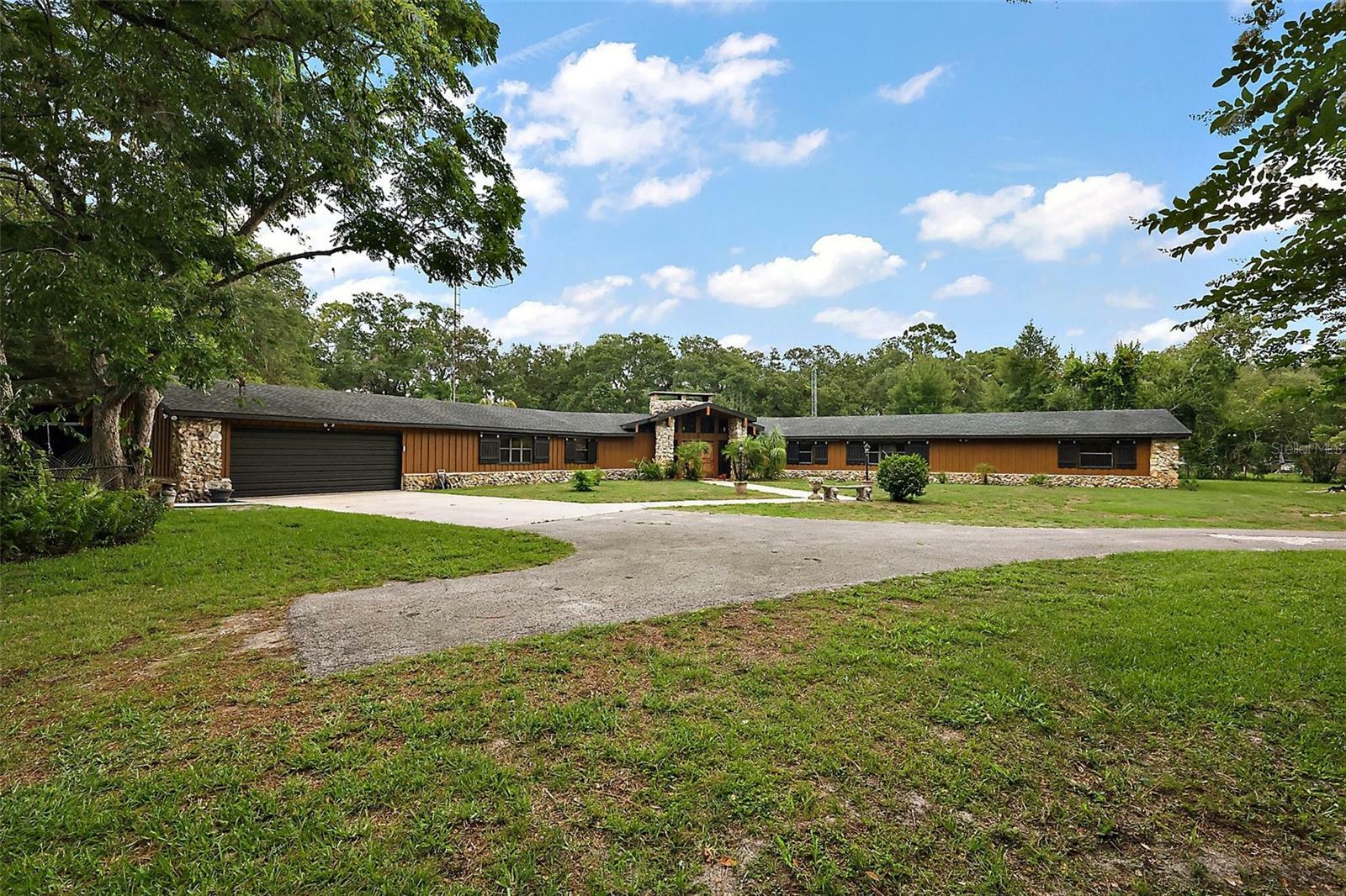 Property Photo: 672 E Belt Avenue FL 33513