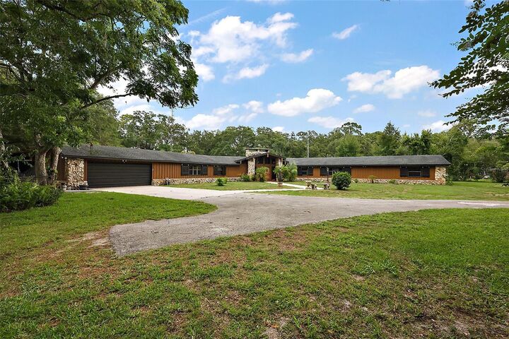 Property Photo:  672 E Belt Avenue  FL 33513