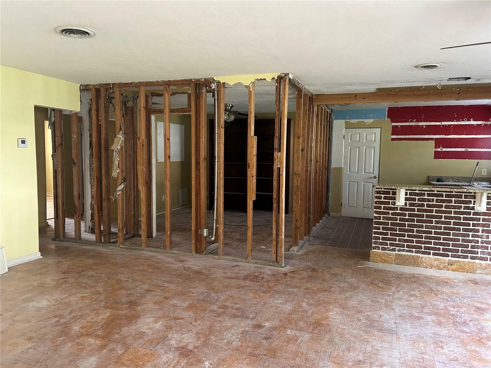 Property Photo: 907 N Hyer Avenue FL 32803