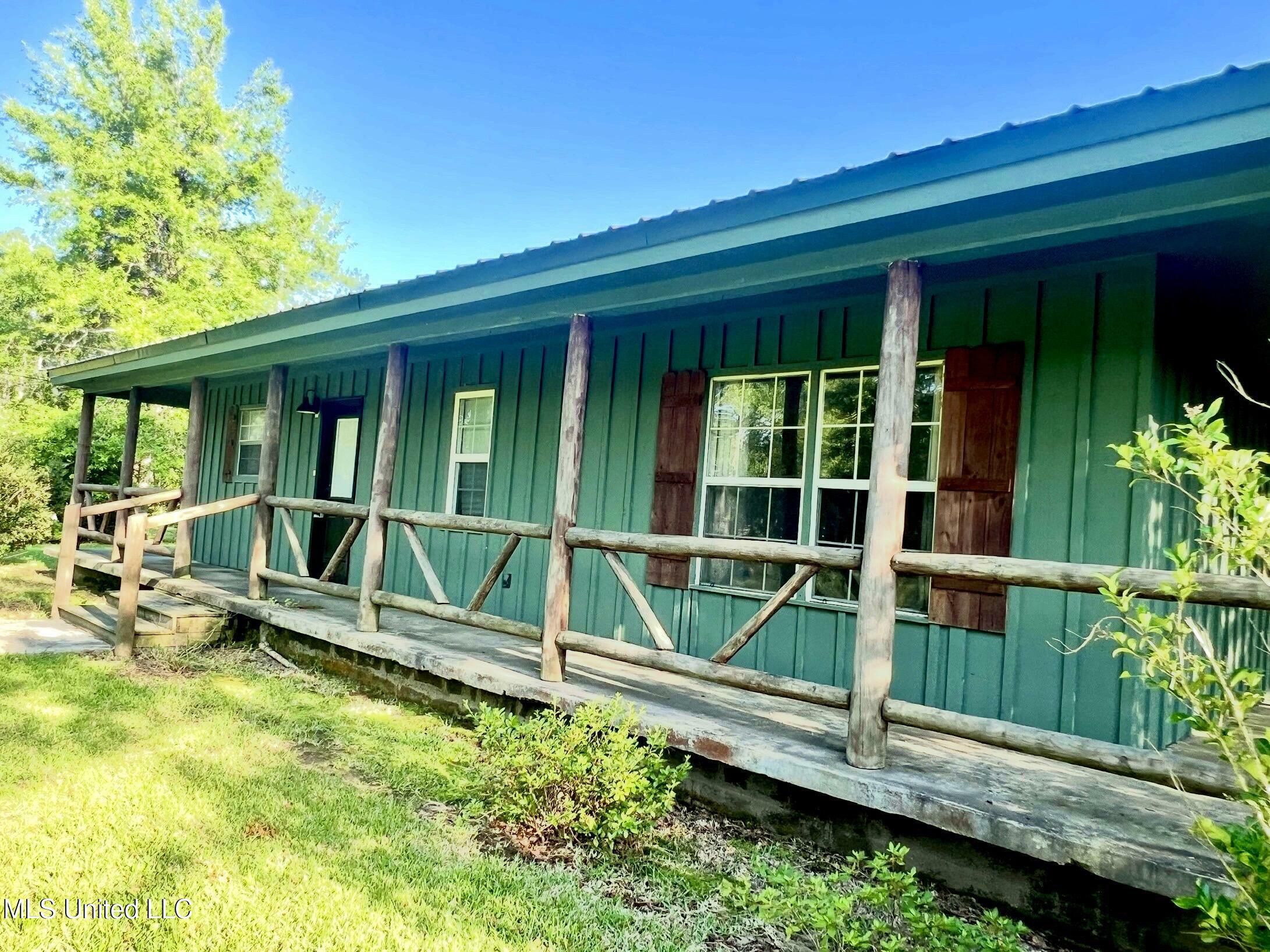 Property Photo: 3900 Sammie Hearndon Road MS 39562