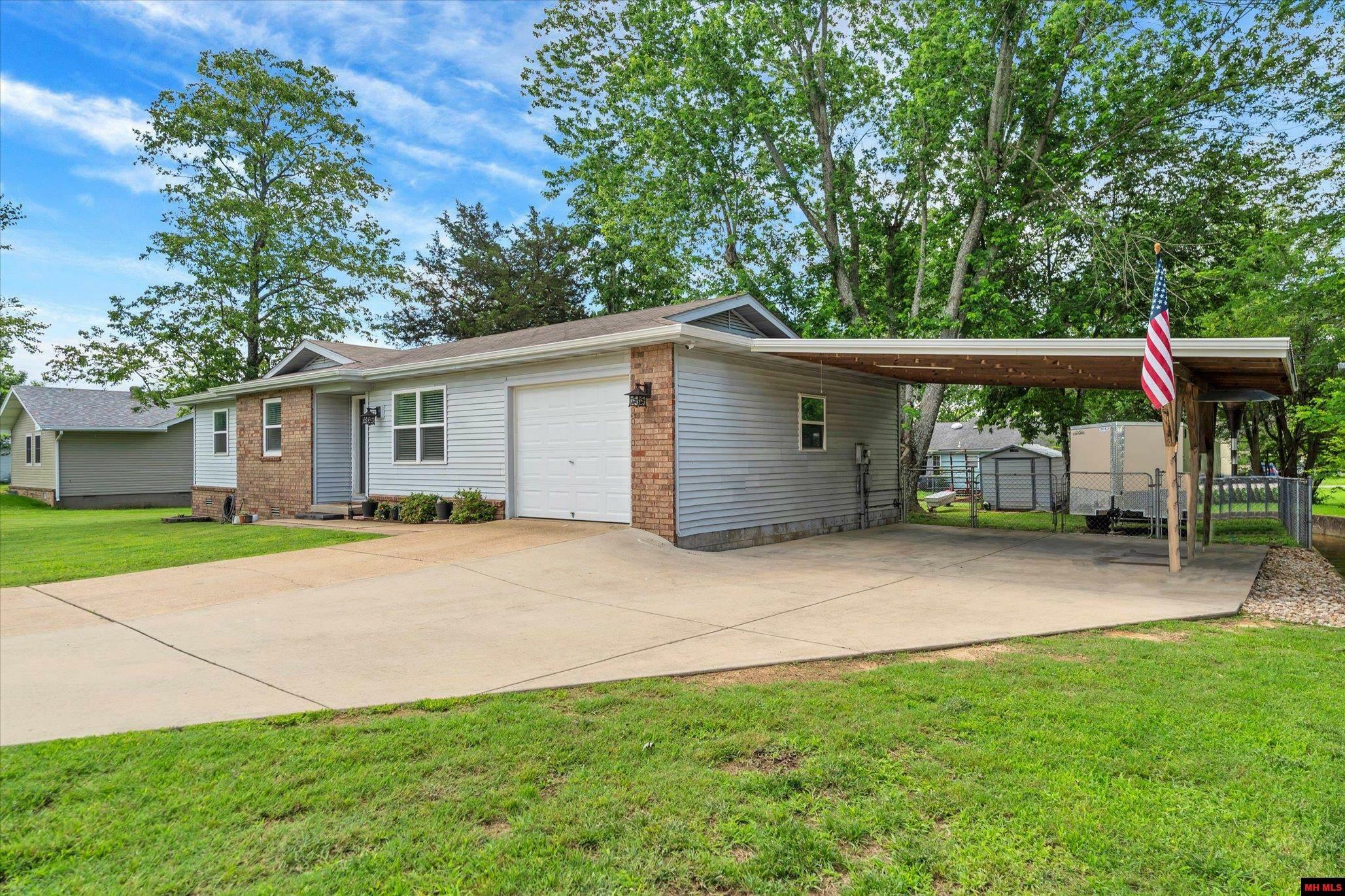 Property Photo: 513 Nevada Avenue AR 72653