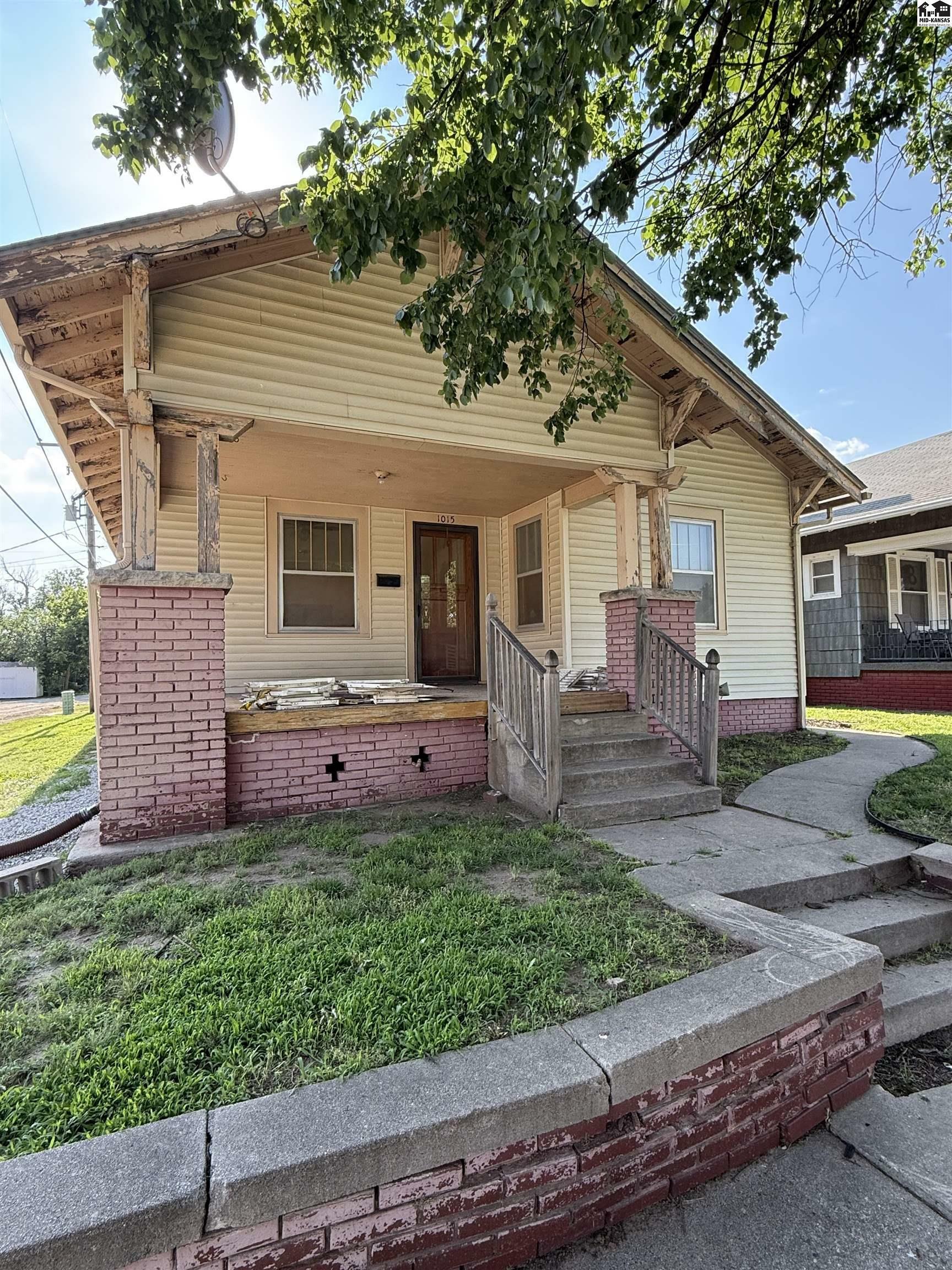Property Photo: 1015 N Jefferson St KS 67501