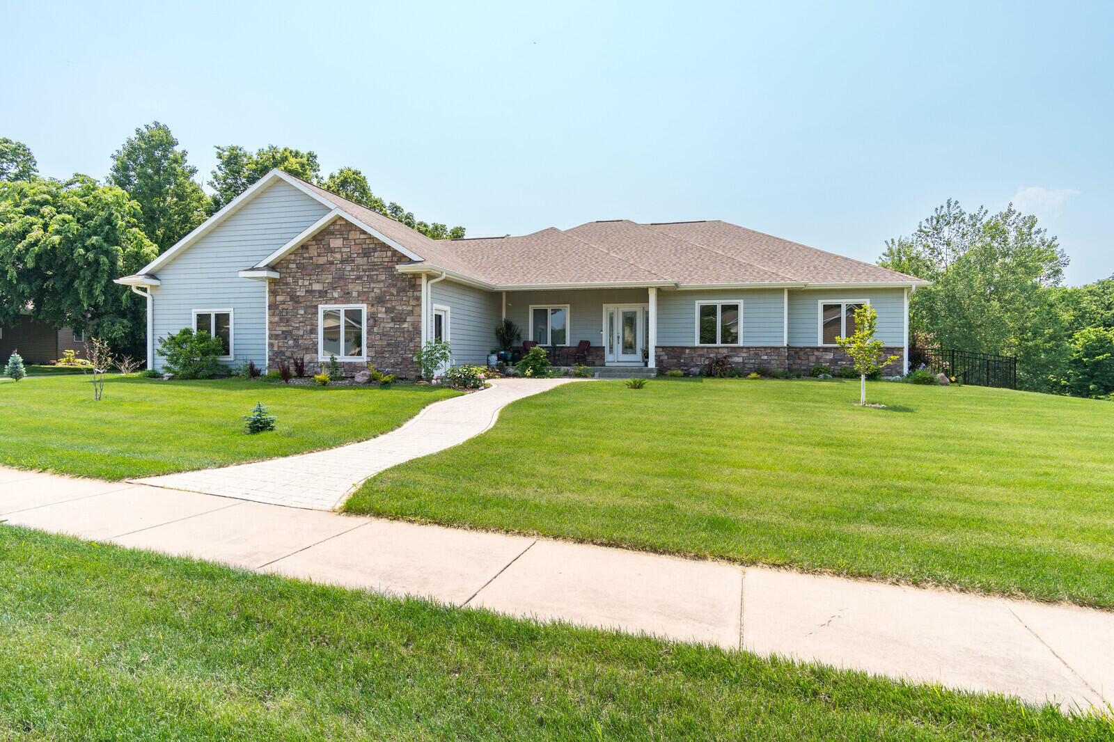 Property Photo: 606 Deerwood St WI 54636