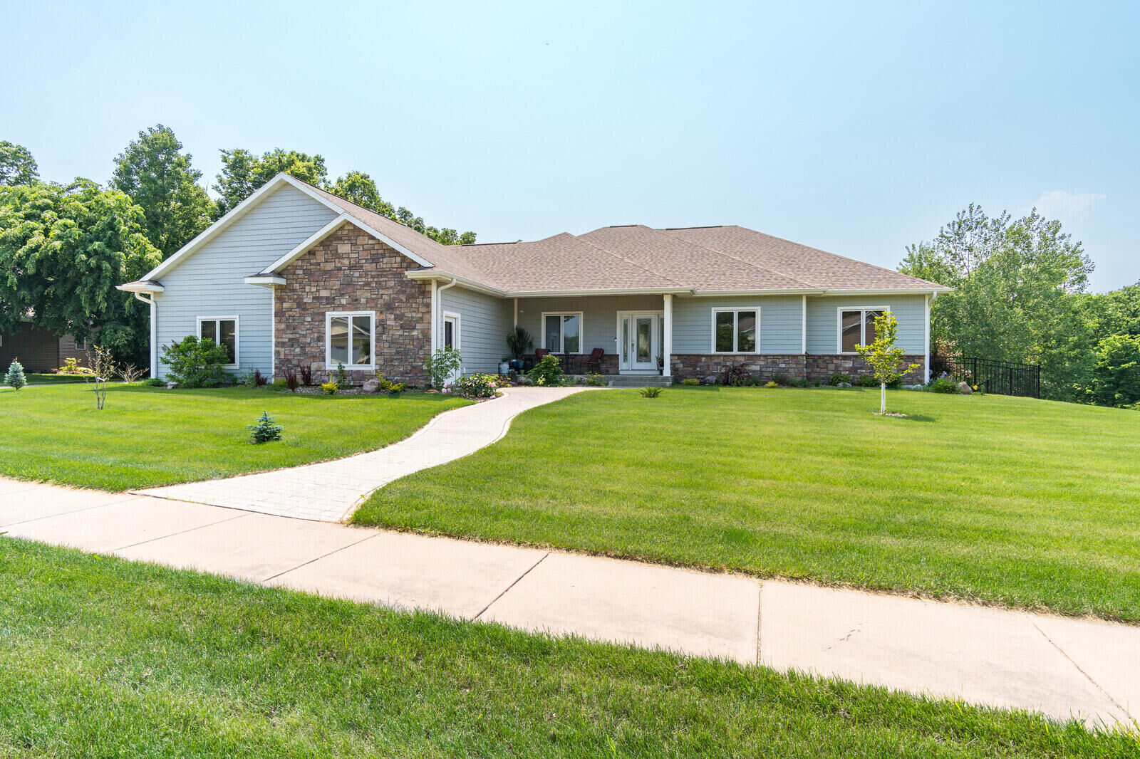 Property Photo:  606 Deerwood St  WI 54636 