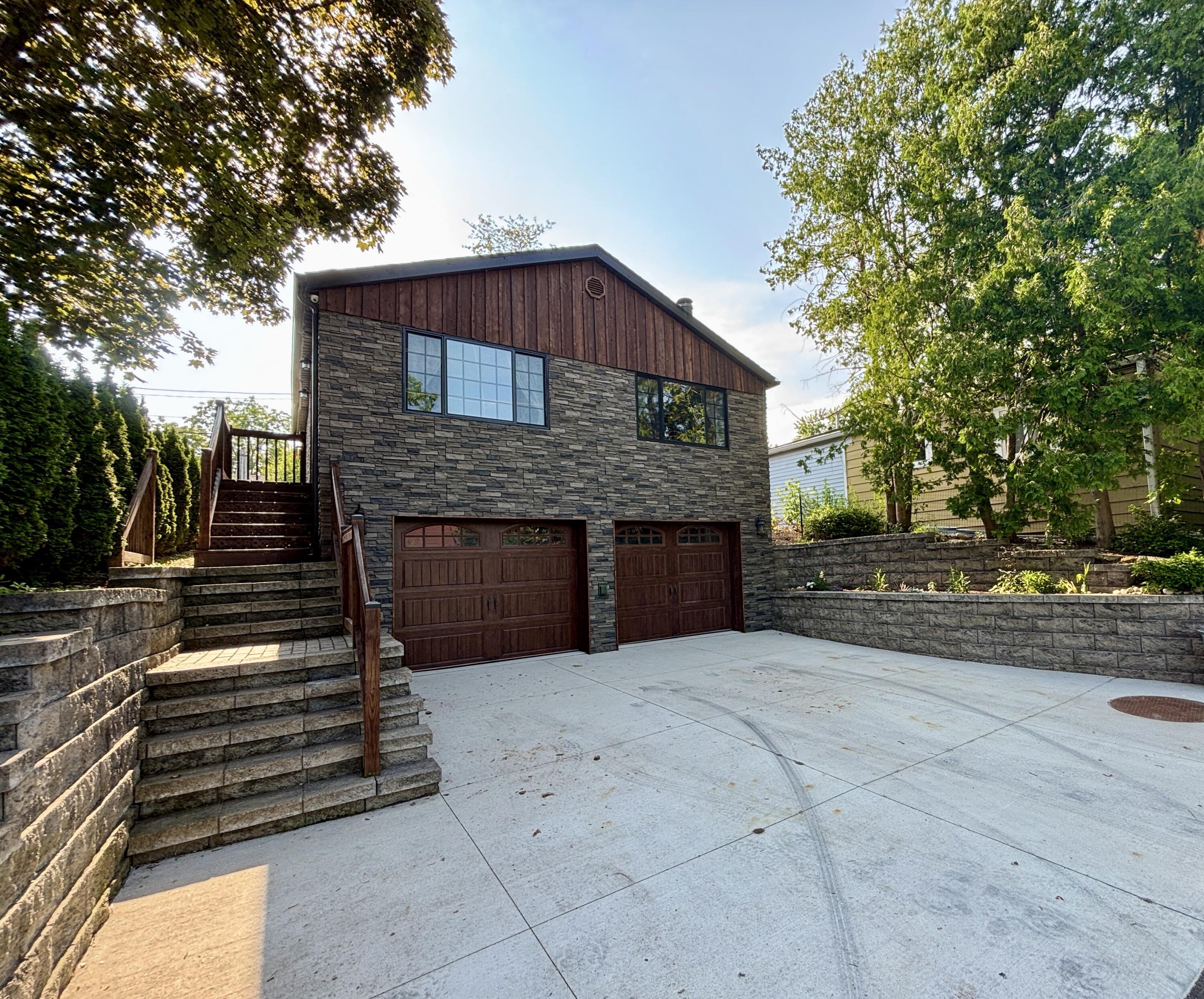 Property Photo: W341n4803 E Lindy Ln WI 53058