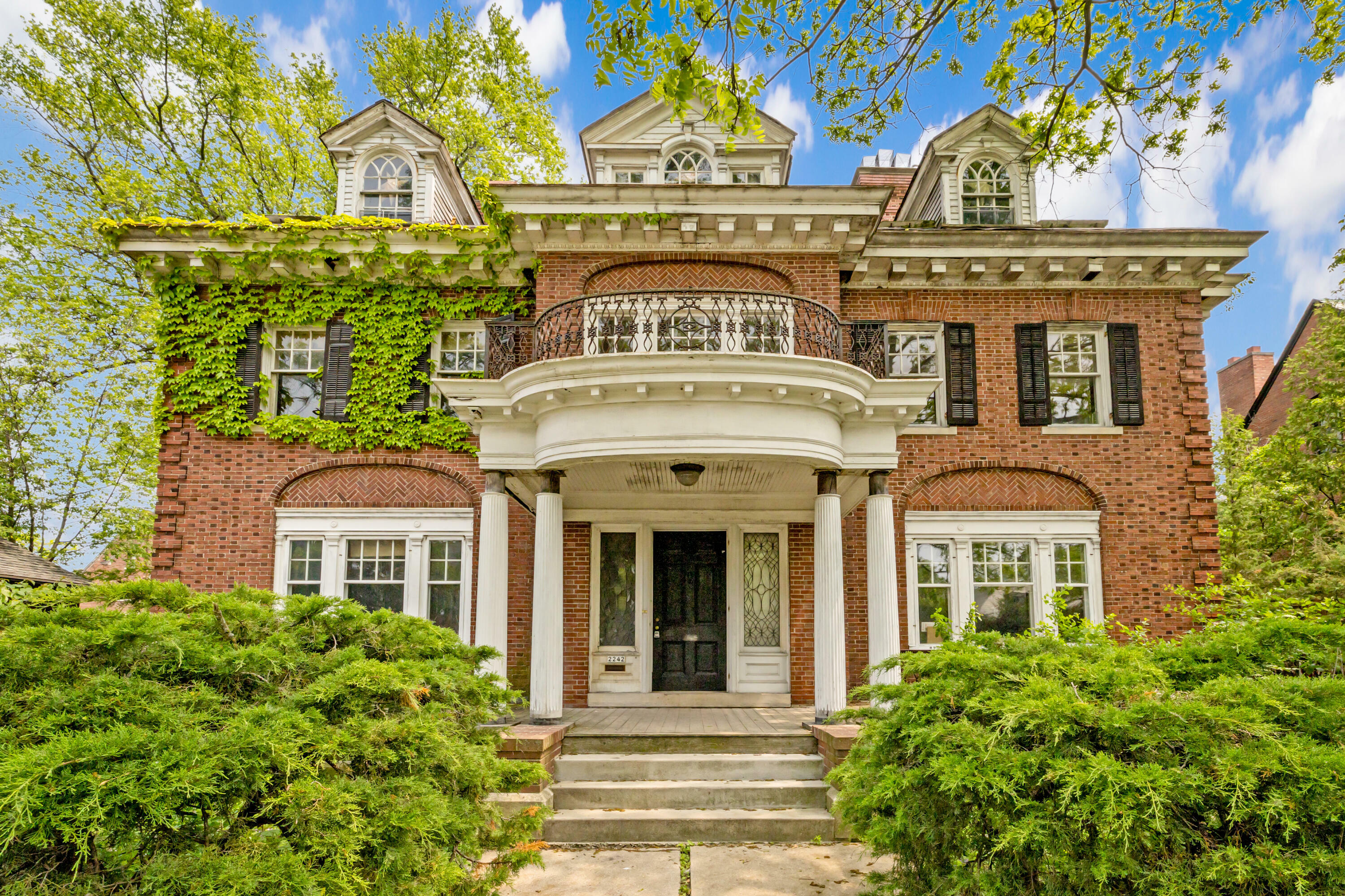 Property Photo: 2242 N Lake Dr WI 53202