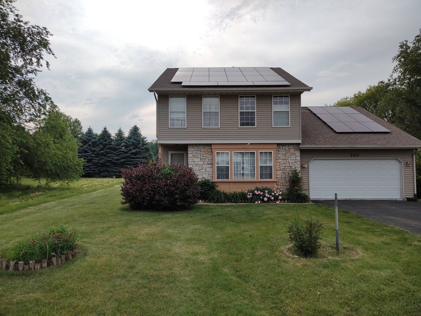 Property Photo: 303 Lamplighter Loop IL 61065