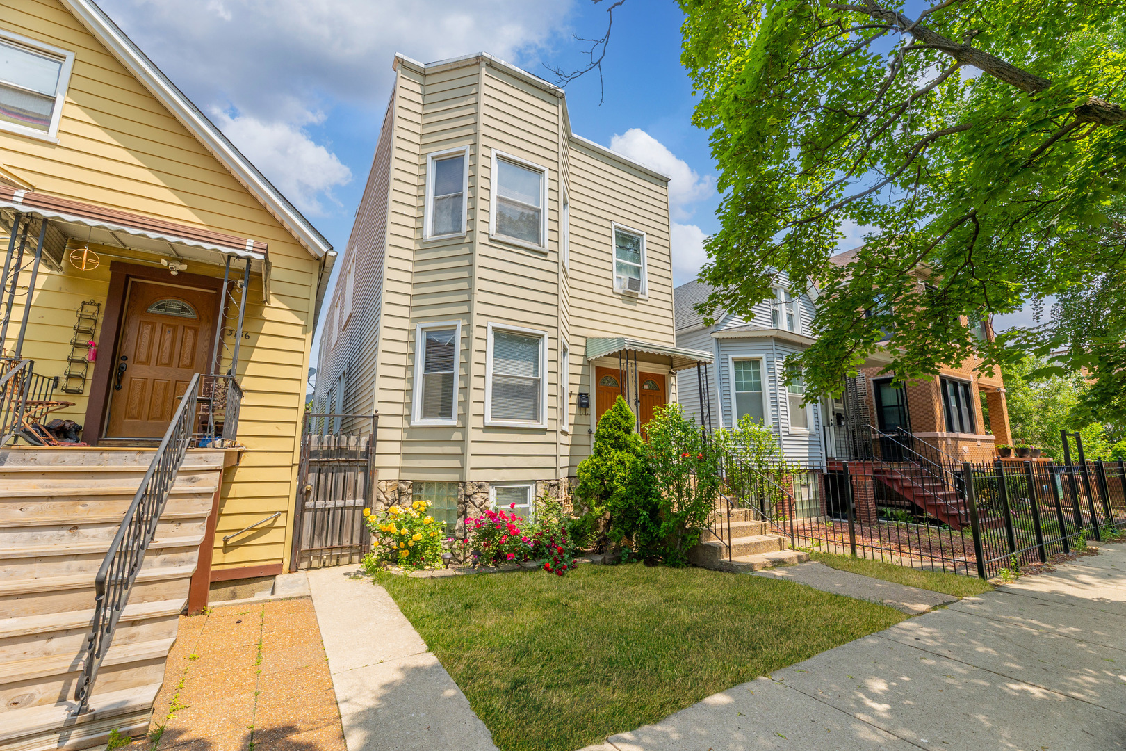Property Photo: 3134 W 39th Place IL 60632