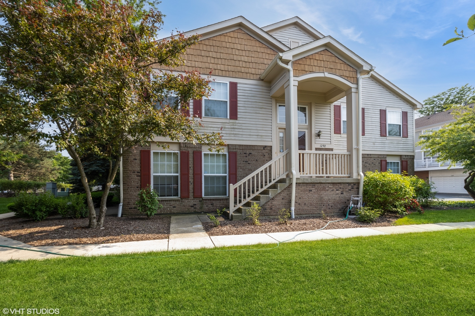 Property Photo: 1292 Georgetown Way 1292 IL 60061