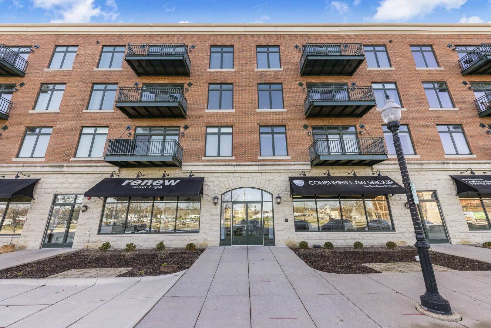Property Photo: 160 S River Street 204 IL 60506