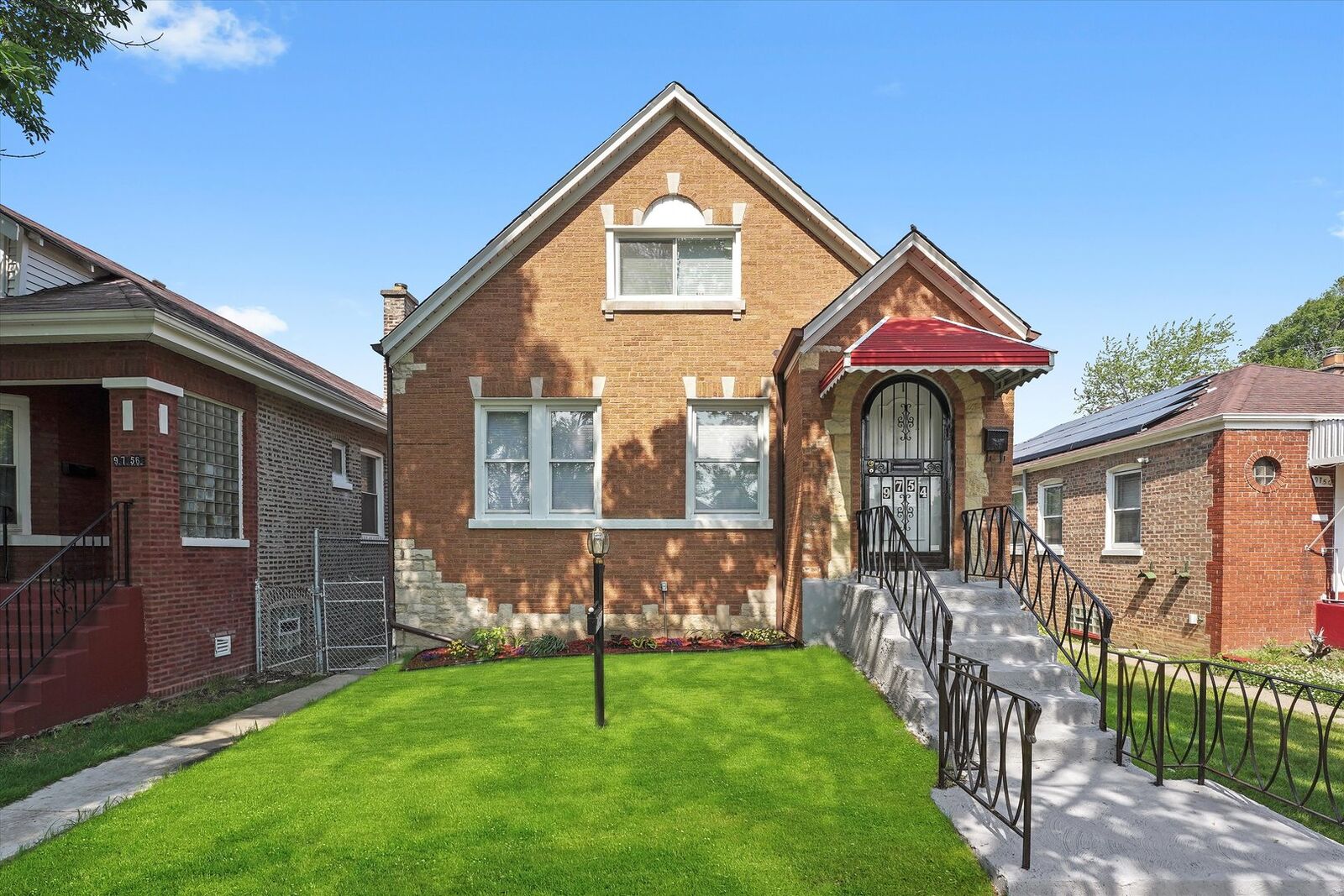 Property Photo: 9754 S Ingleside Avenue IL 60628