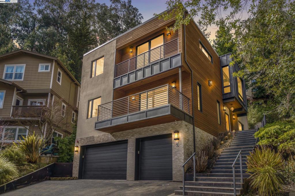 Property Photo: 3 West Cir CA 94611