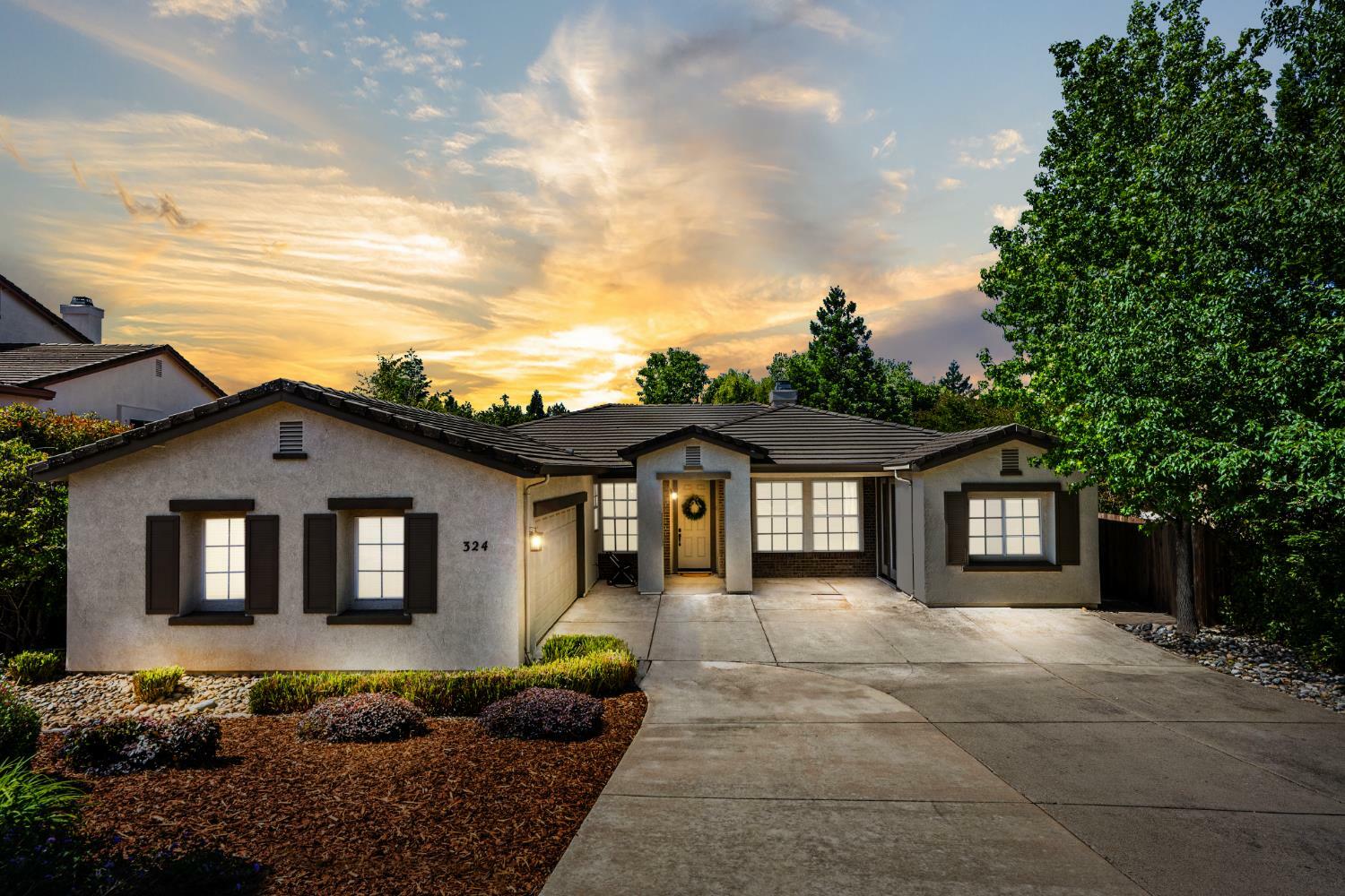 Property Photo: 324 Muirfield Court CA 95682
