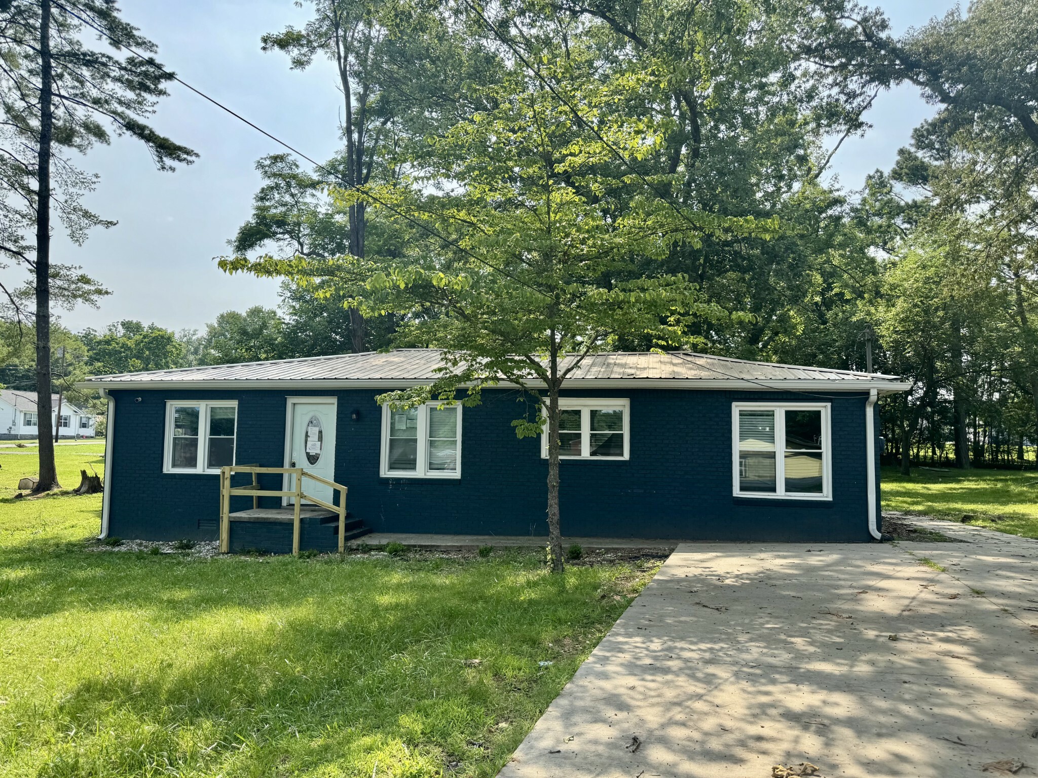 Property Photo: 608 Oakdale St TN 37355