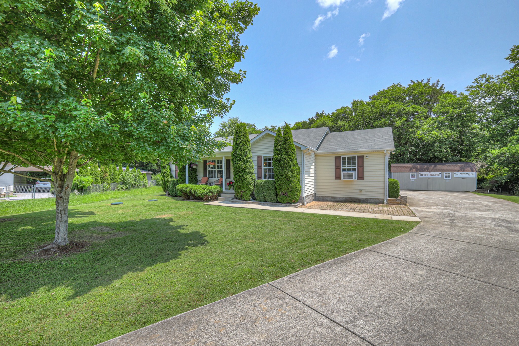 Property Photo: 168 N Wagon Trl TN 37128