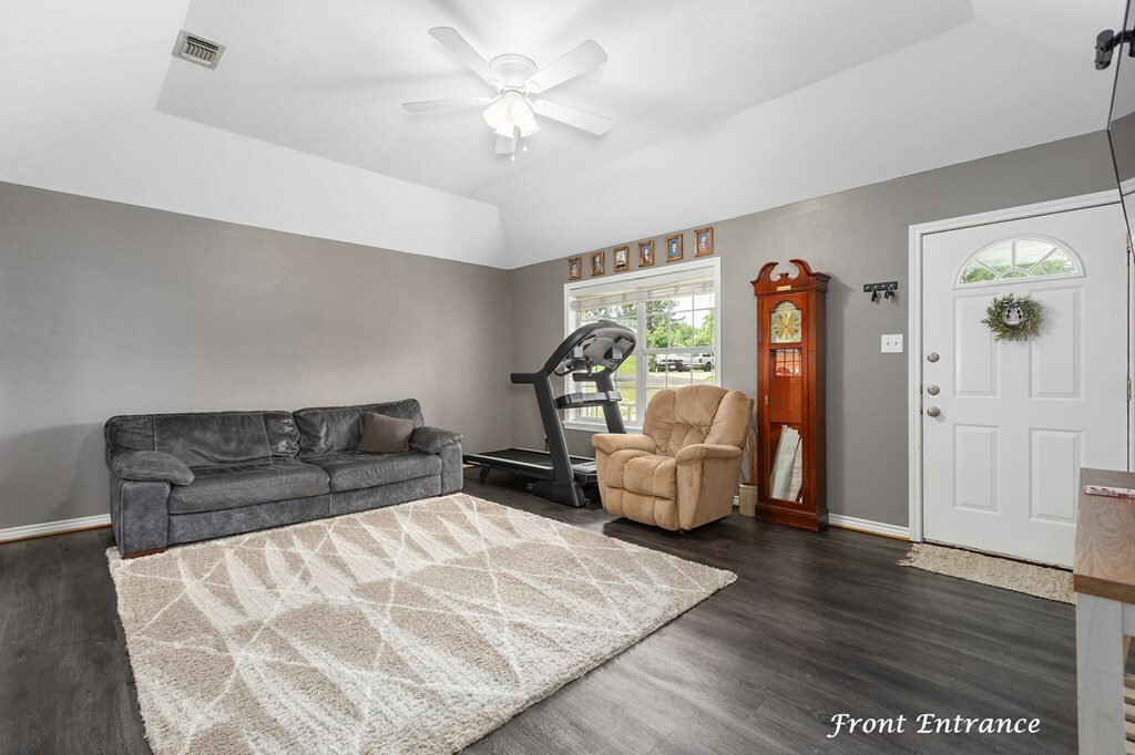 Property Photo: 190 County Road 8113 TX 75964