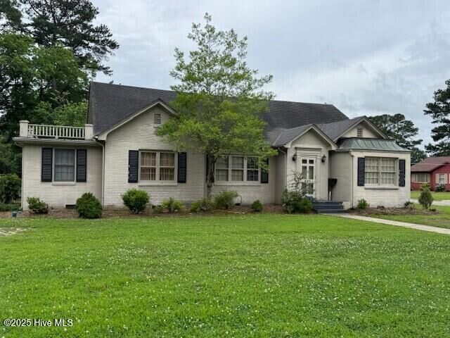 Property Photo: 621 W Hayes Street NC 27910