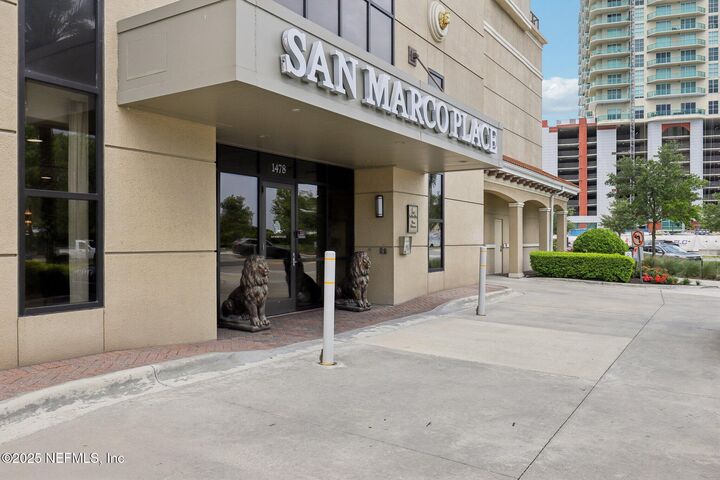 Property Photo:  1478 Riverplace Boulevard 1605  FL 32207 