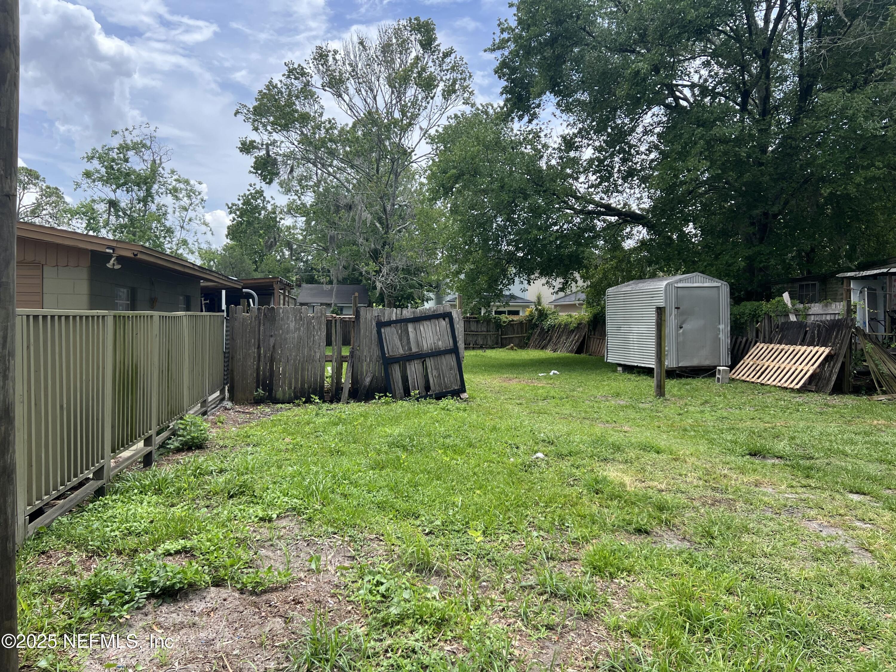 Property Photo: 8626 Dandy Avenue FL 32211
