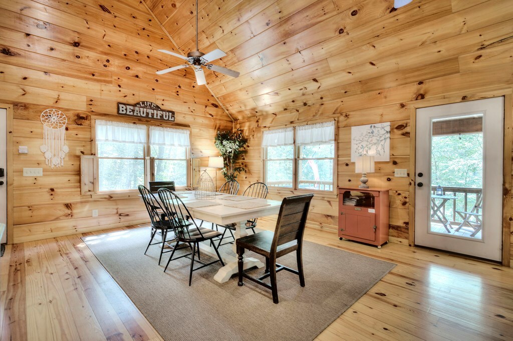 Property Photo:  707 Novena Court  GA 30540 