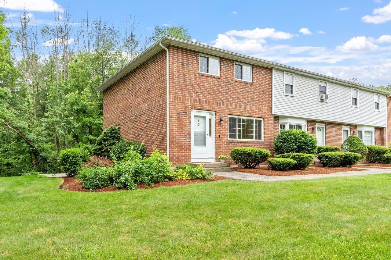Property Photo: 9 Oakridge Drive NH 03053