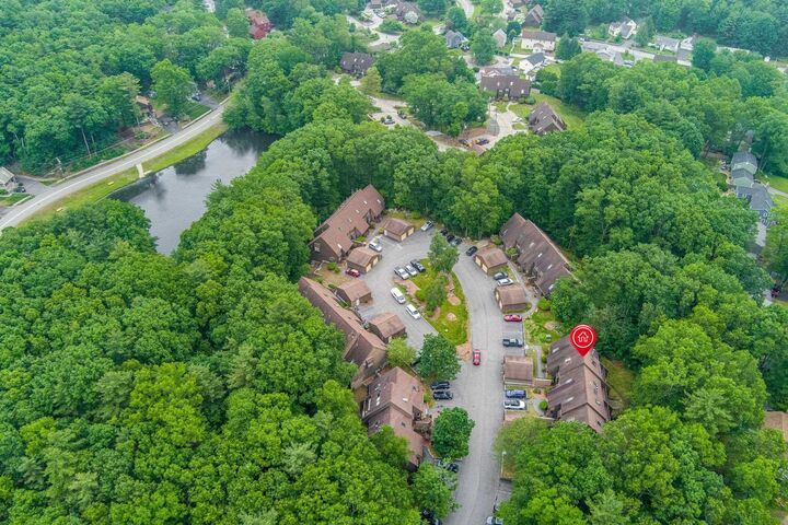 Property Photo: 27 Silverton Drive NH 03062