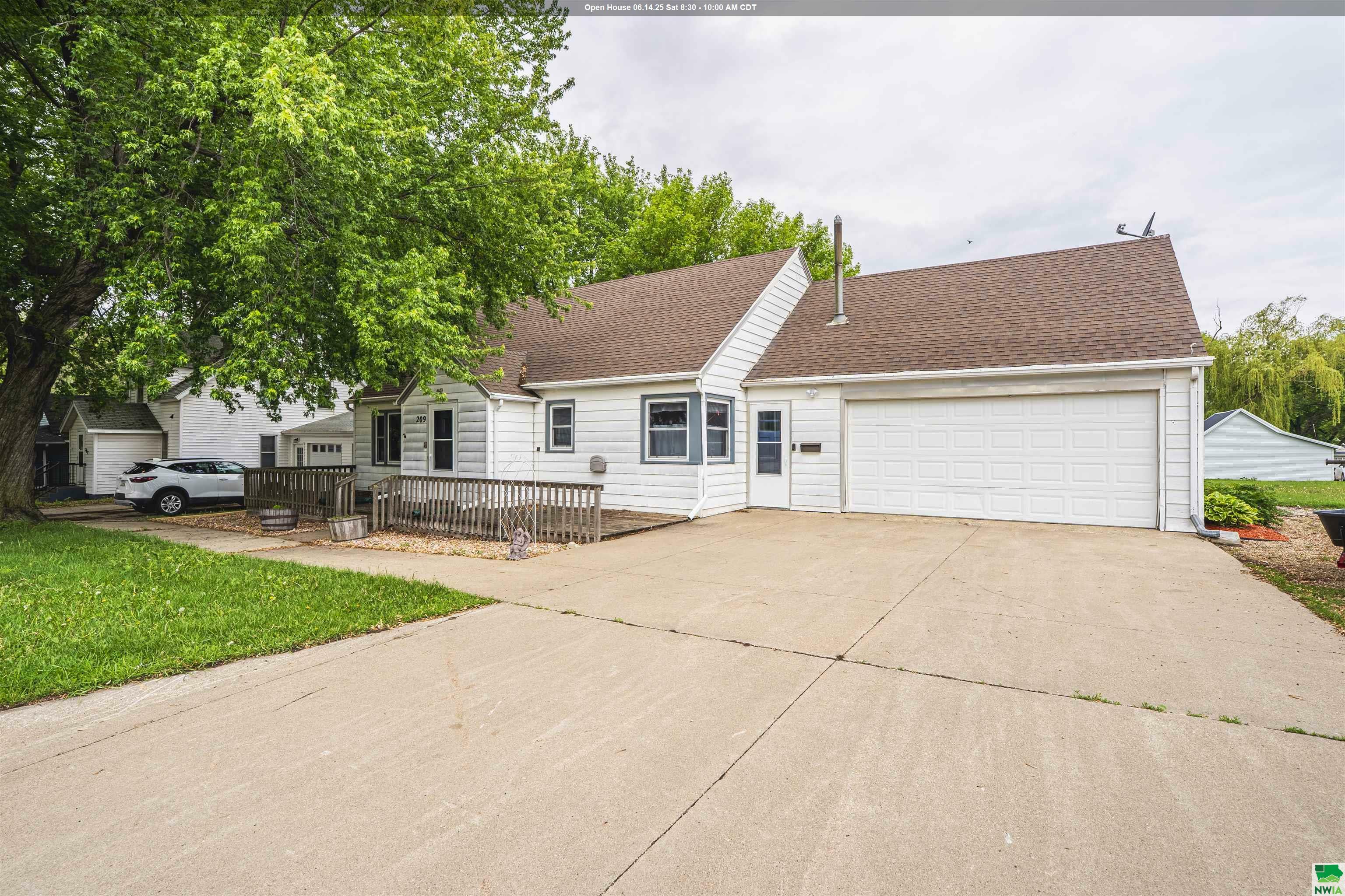 Property Photo: 209 6th Ave North IA 51238